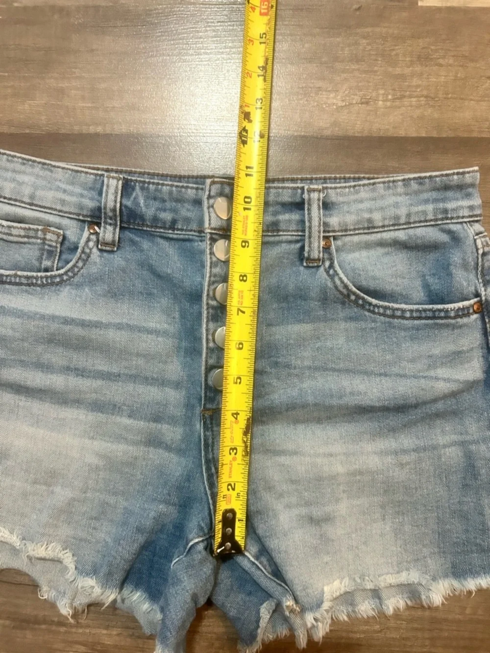 Joe’s Jeans Women’s Denim Button Front Denim Shorts With Frayed Hem  size 28